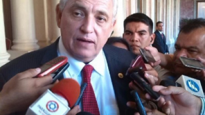 Schmalko niega haber ayudado a Óscar Thomas