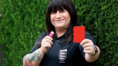 Mujer transgénero dirigió un partido de fútbol femenino en Reino Unido