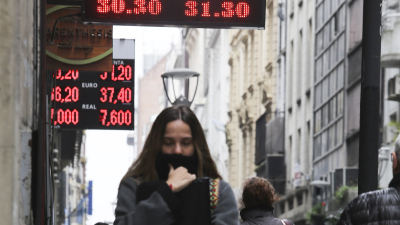 Dólar: terminó la semana con una suba record de 40 centavos en un día