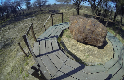 Una visita al Campo del Cielo, lo que dejó una lluvia de meteoritos