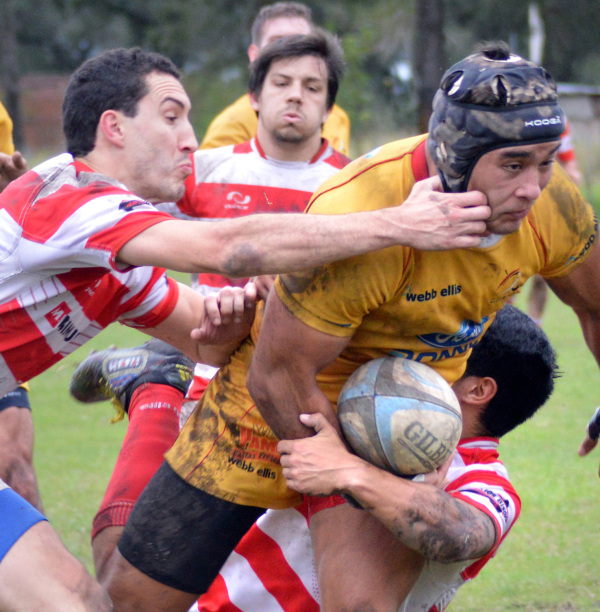 <p>Clásico del rugby chaqueño: Curne vs Regatas. Foto: Huego Eduardo Escobar/Norte.</p>