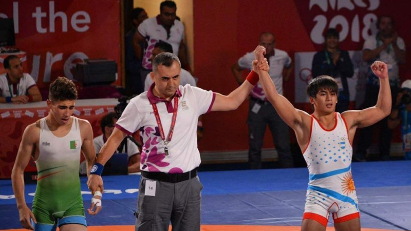 David Almendra se aseguró una medalla al llegar a la final de Lucha