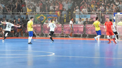 En futsal Argentina cayó con Brasil y ahora va por el bronce