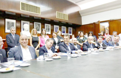 Los gobernadores piden conocer la letra chica del acuerdo con el FMI antes de votar