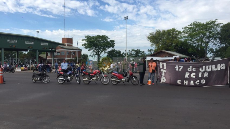 Movimientos sociales protestaron en el puente interprovincial
