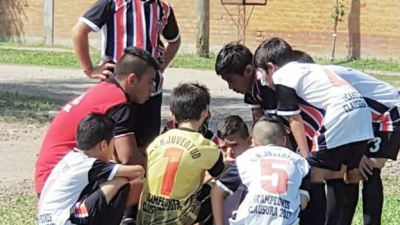 Jugador de fútbol muere al chocar su moto con un auto en Resistencia