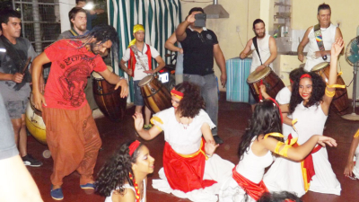 ¿Rezan o bailan?