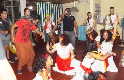 ¿Rezan o bailan?