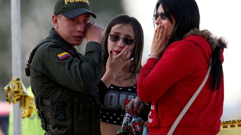 Duelo en Colombia por coche bomba que deja 21 muertos en academia policial