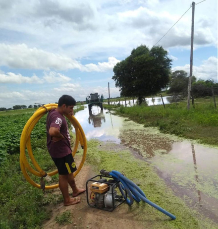 SACANDO-AGUA-DE-LOS-CAMPOS.jpg