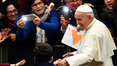 Víctimas de curas pederastas piden al Vaticano “acciones contundentes”