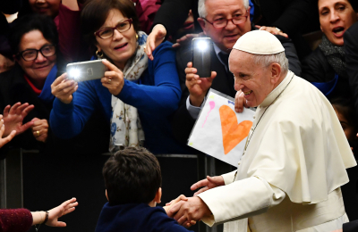 Víctimas de curas pederastas piden al Vaticano “acciones contundentes”