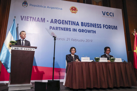 Macri Vietnam.JPG
