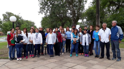 Docentes en lucha marcharon con antorchas e instalaron una carpa en Margarita Belén