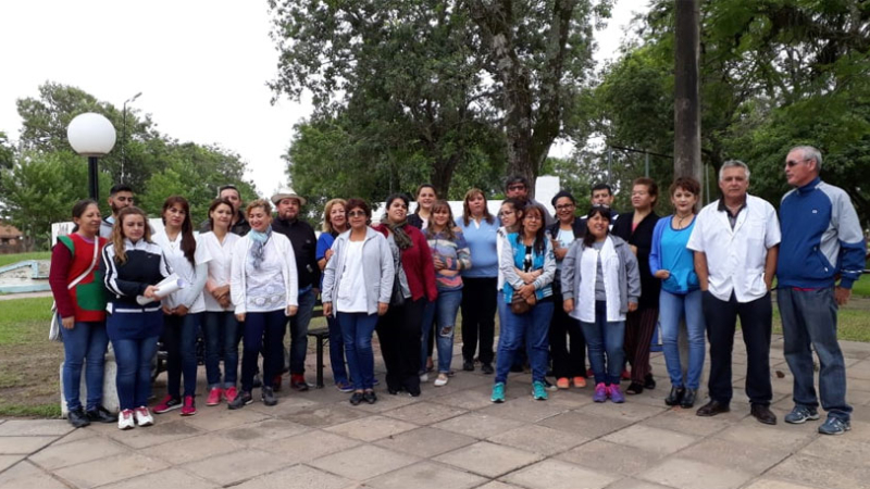 Docentes en lucha marcharon con antorchas e instalaron una carpa en Margarita Belén
