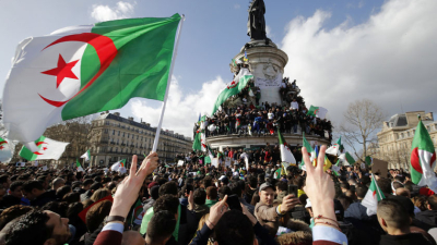 Argelia: Bouteflika llegó en medio de masivas protestas