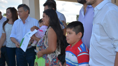 Entregaron 30 viviendas en Santa Sylvina