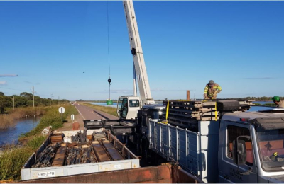 Ruta 89: comienza el armado del puente