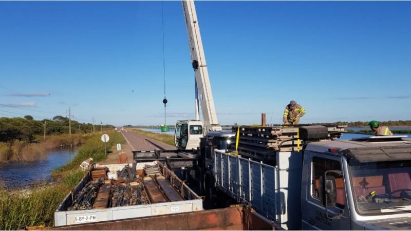 Ruta 89: comienza el armado del puente