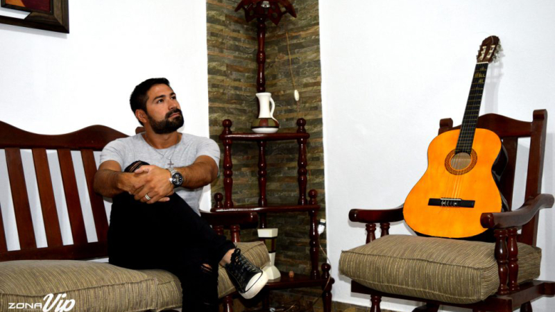 Villán lanzó en el NEA su nuevo video clip