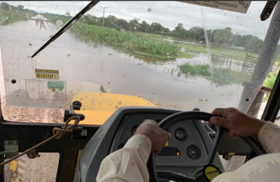 Cuatro horas en un tractor doble tracción 