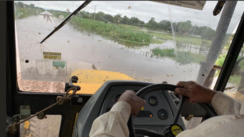 Cuatro horas en un tractor doble tracción