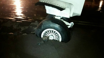 Rueda hundida y susto en la pista del Aeropuerto de Resistencia