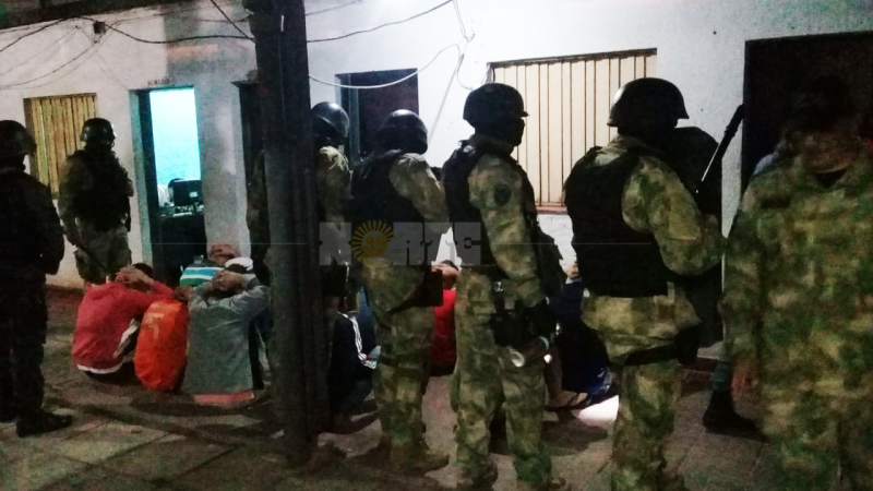 Un preso pidió ver un fiscal, le sacó el arma a un policía y se pegó un tiro