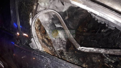 Otro auto incendiado y dos apedreados en una madrugada en Charata