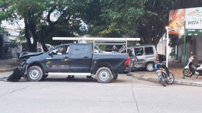Resistencia: violento choque en el microcentro