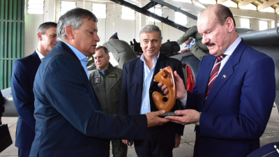 El gobernador recibió a los ministros de Defensa de Argentina y de Paraguay