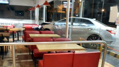 Perdió el control y se incrustó en una estación de servicios
