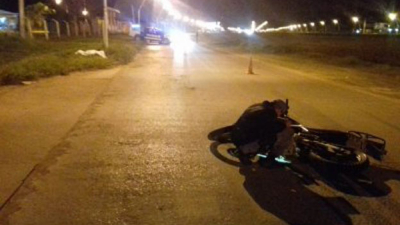 Un motociclista muere al accidentarse en la autovía
