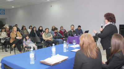 Se realizó la charla "Bases para sostener la vida en familia"