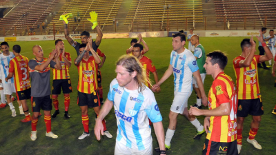 Sarmiento no pudo treparse a la punta