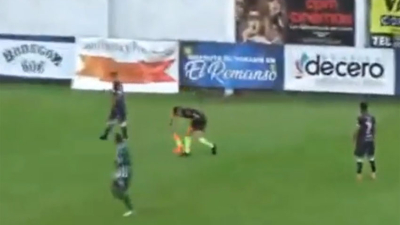 Un partido del ascenso se paró por un ataque de teros