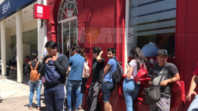 Histeria por el “verde”: largas colas en casa de cambio de Resistencia