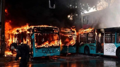 Otra jornada de tensión, incendios y saqueos en Chile