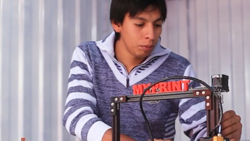 Un emprendedor jujeño fabrica impresoras 3D con materiales reciclados