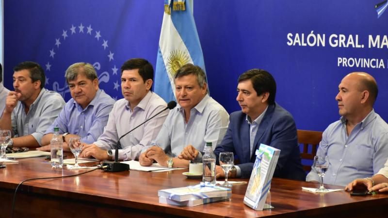 El gobernador entregó el Plan Estratégico Territorial del Chaco
