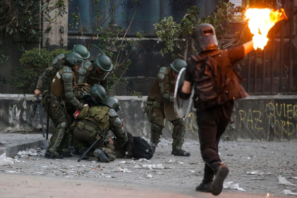 El fuego se volvió recurrente en las jornadas de protesta en Chile (AFP)