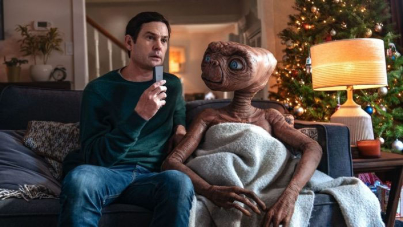 E.T. se reune con Elliot 37 años después, en un anuncio navideño ???
