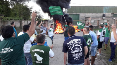 Reclaman reincorporación de despedidos en Transporte Sauer