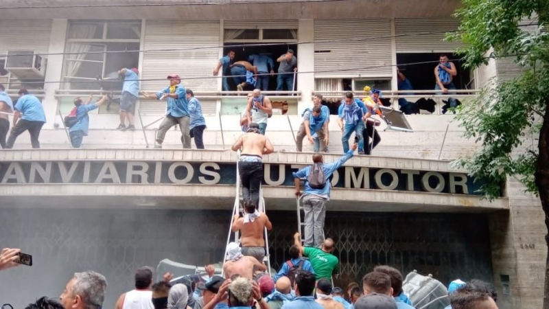 Graves incidentes en la sede de la UTA por una interna gremial: opositores tomaron el edificio