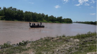 Puerto Vilelas: buscan a un hombre que se arrojó al riacho
