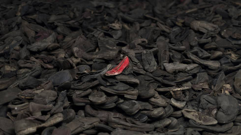 Recordando el Holocausto, combatiendo el antisemitismo