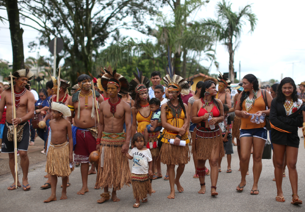 Representantes de pueblos indígenas expulsados de la región por la catástrofe causada por la minera también conmemoraron el aniversario.