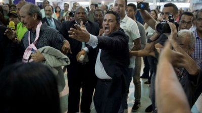 Enfrentamientos en el aeropuerto de Caracas ante el regreso de Juan Guaidó