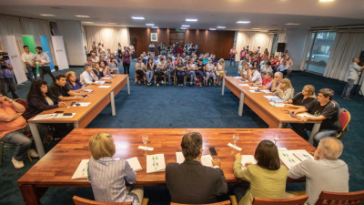 Con los ojos en Nación, la Provincia prepara su oferta para la docencia