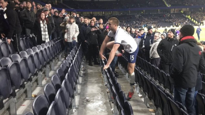 Un jugador del Tottenham saltó a la platea y peleó con hinchas racistas